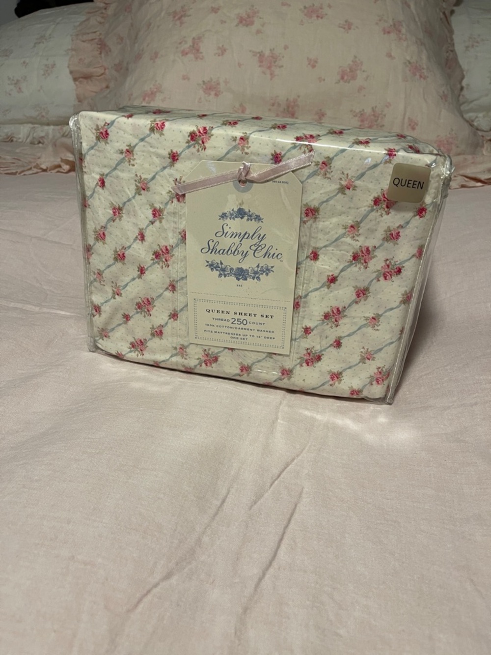 Simply, Shabby chic  100% cotton parlor, trellis rose  queen 🌹